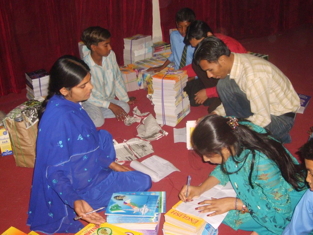 tl_files/Asian Care/receiving school books.JPG